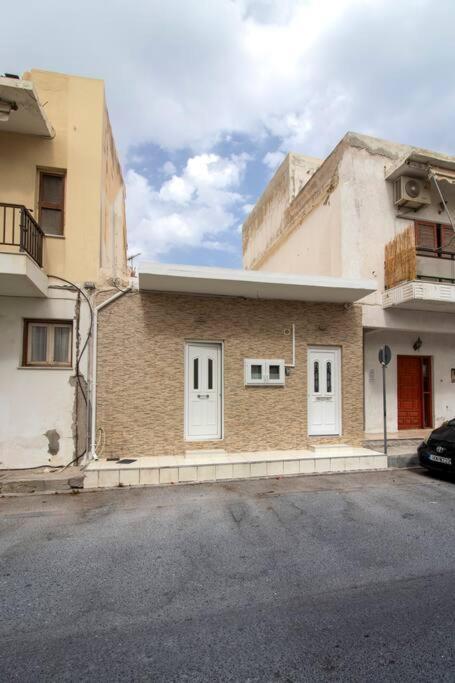 Apartment House Of Flowers Near 2